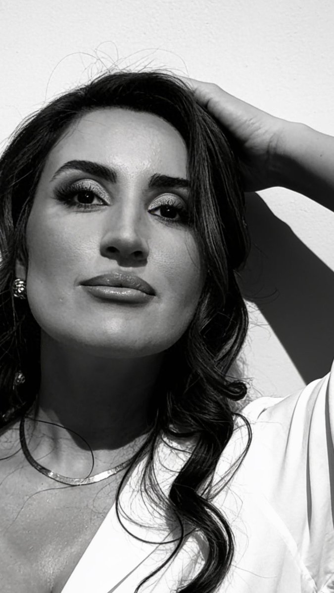 Negar, makeup artist