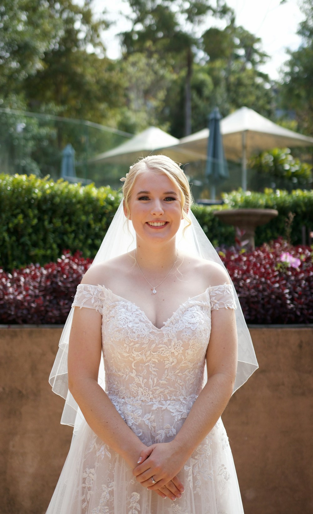 Bride with soft natural glam and veil