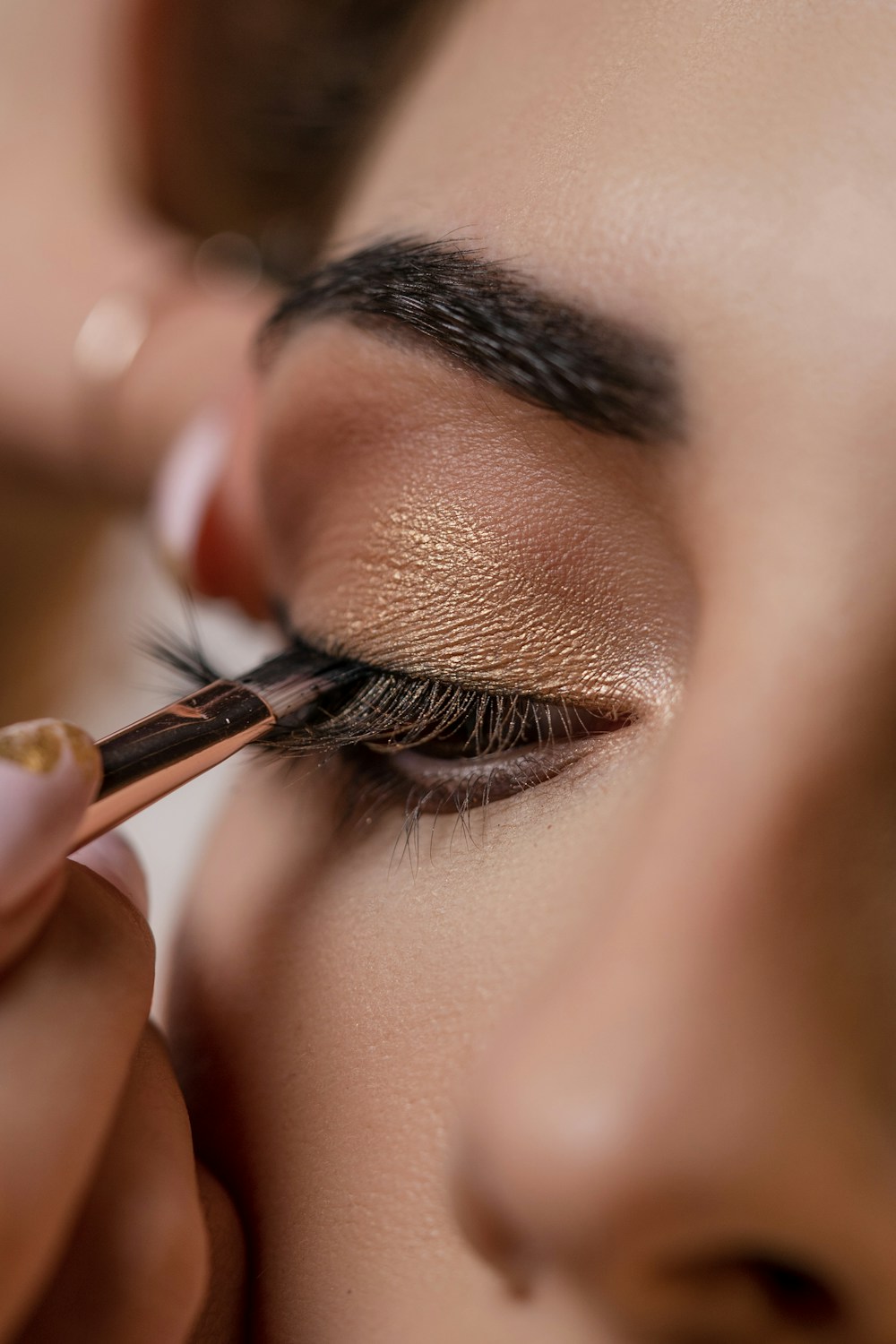 Golden shimmer eye, soft glam detail